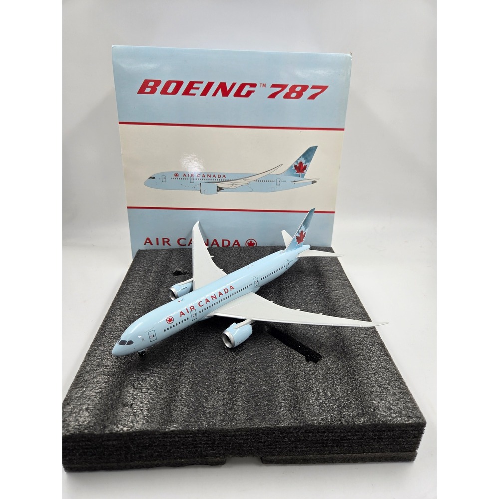 Phoenix 1:200 Scale Air Canada Boeing 787 C-ARCA Platinum Series Diecast Plane